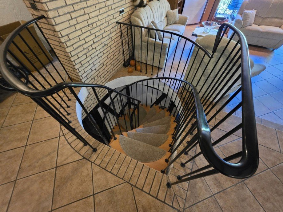 Wendeltreppe zum UG Zweifamilienhaus Solingen / Gr�frath