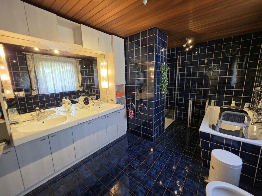 Bad en Suite EG Zweifamilienhaus Solingen / Gr�frath