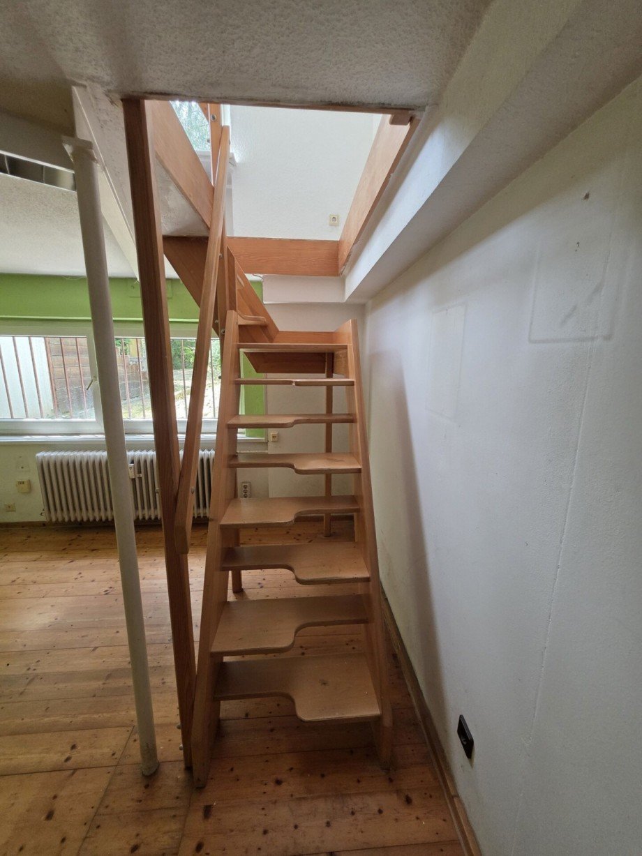 Treppe zum Untergeschoss Mehrfamilienhaus D�sseldorf / Hassels
