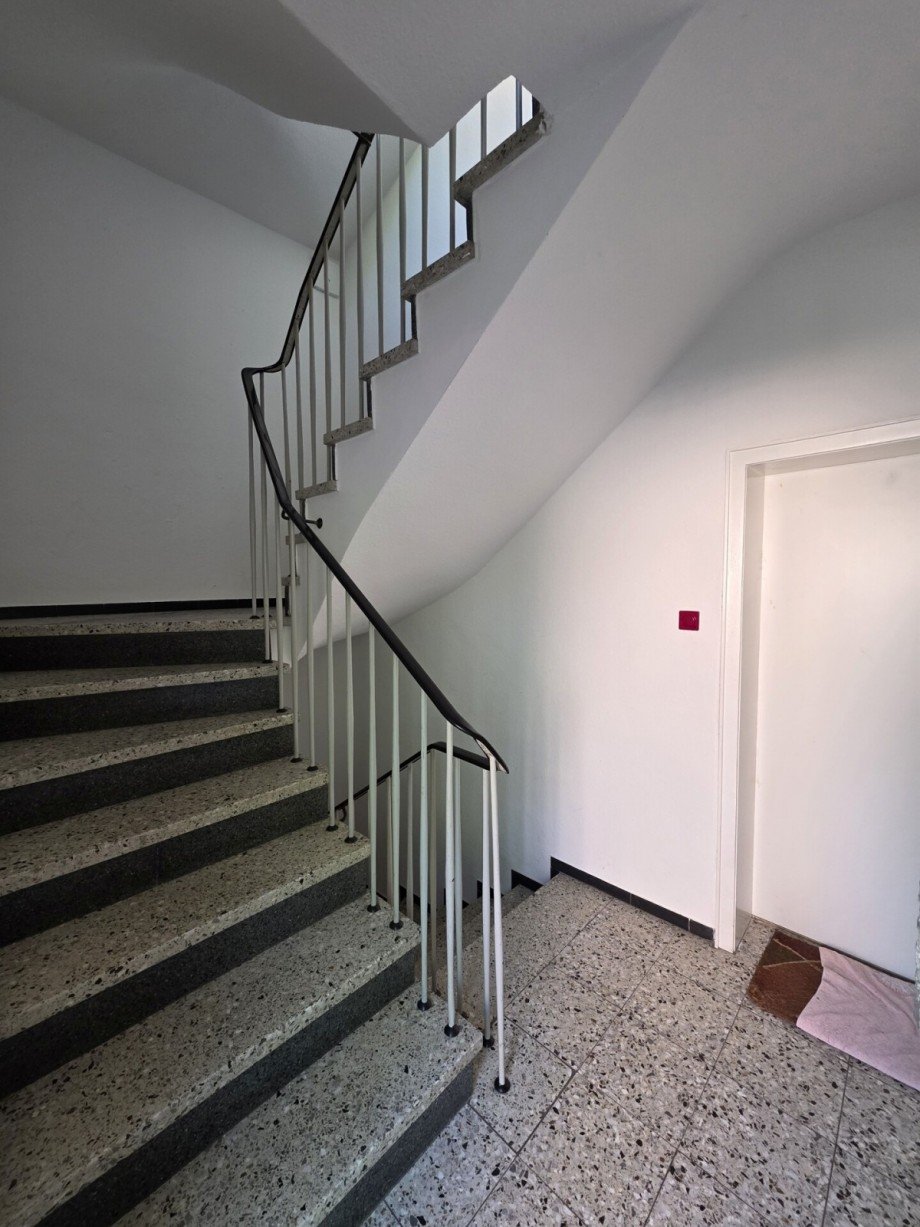 Treppenhaus Mehrfamilienhaus D�sseldorf / Hassels