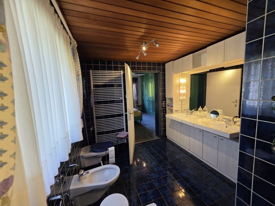 Bad en Suite EG Zweifamilienhaus Solingen / Gr�frath