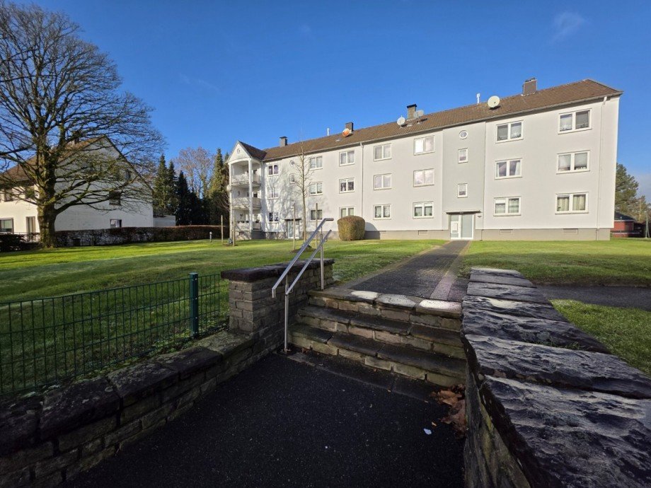 Stra�enansicht Etagenwohnung Solingen
